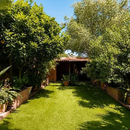In With Private Garden Villa